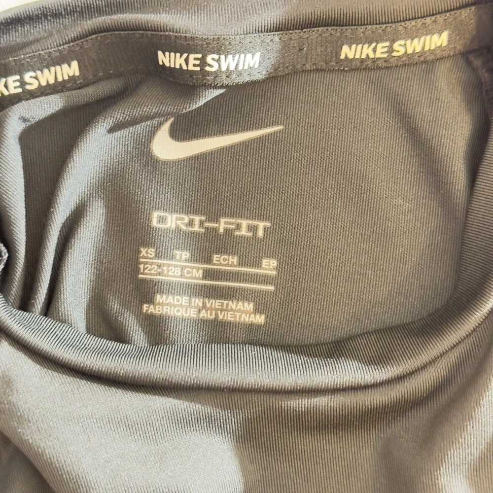 313 | Nike Swim Kids XS Dri-FIT UPF 40+ Long Sleeve Rash‎ Guard Gray
